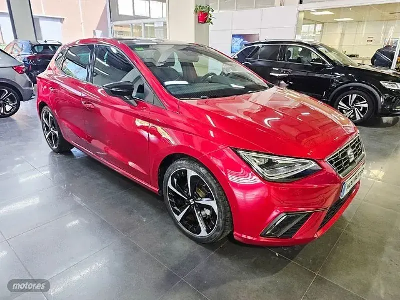 Usado Seat Ibiza FR 110 CV (80 kW) 2022 Rojo Utilitario