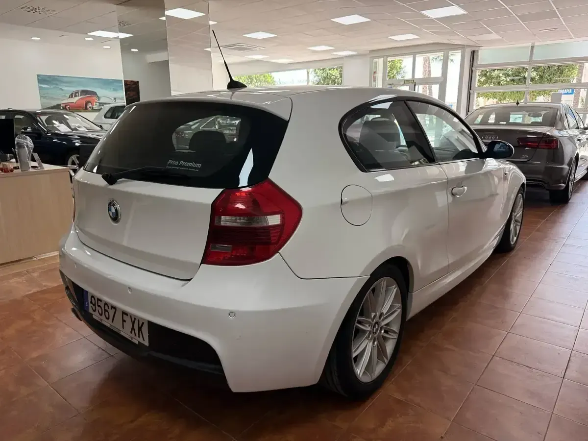 Usado BMW 118 143 CV (105 kW) 2007 Blanco Utilitario