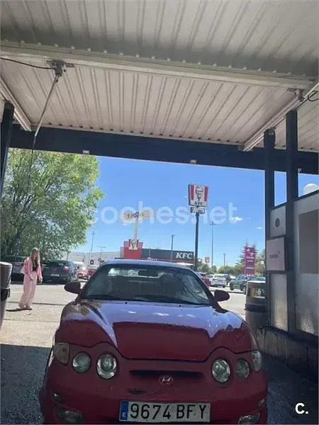 Usado Hyundai Coupé 116 CV (85 kW) 2001 Rojo Coupe
