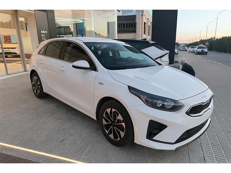 Usado Kia Ceed 100 CV (73 kW) 2025 Blanco Utilitario