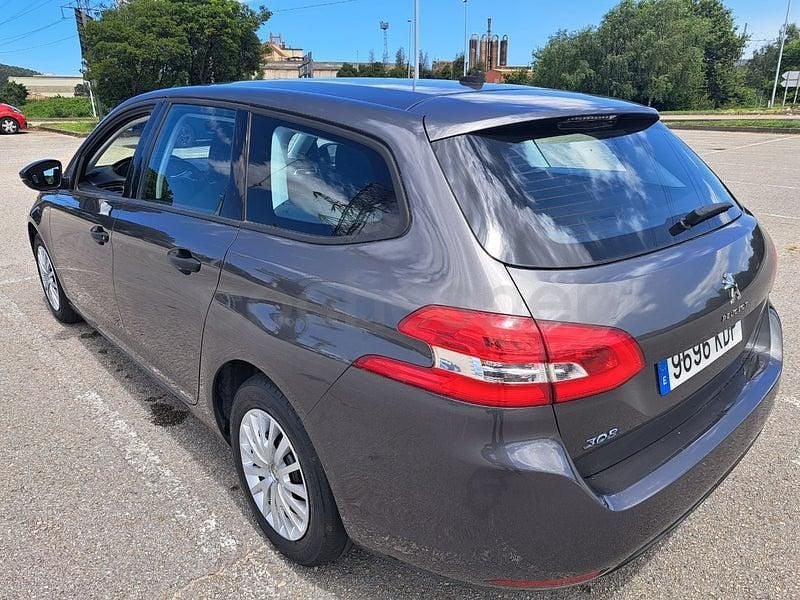 Usado Peugeot 308 SW Access 100 CV (73 kW) 2018 Verde Familiar