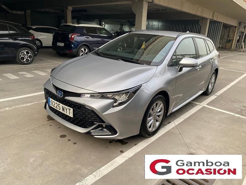 Usado Toyota Corolla Active 140 CV (102 kW) 2025 Plata Familiar