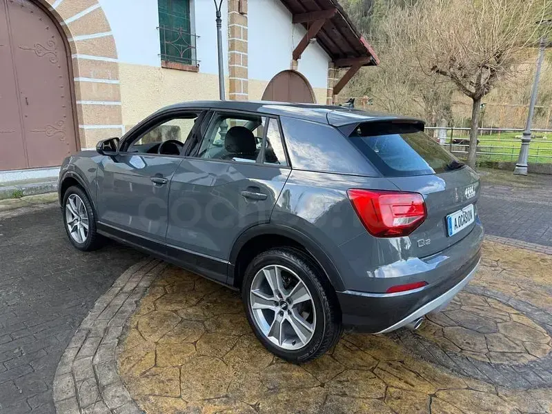 Usado Audi Q2 Design 116 CV (85 kW) 2020 Gris / plata SUV