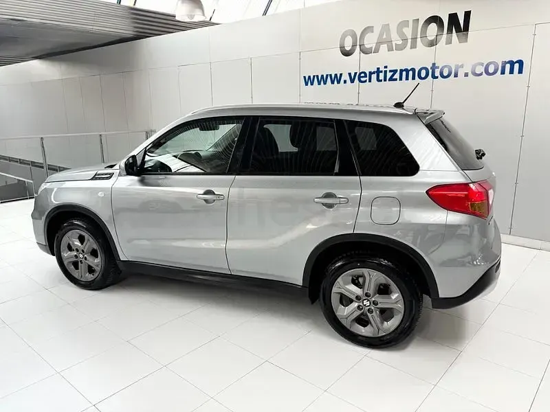 Usado Suzuki Vitara 120 CV (88 kW) 2016 Gris / plata SUV