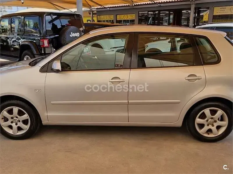 Usado VW Polo Highline 75 CV (55 kW) 2004 Gris / plata Utilitario