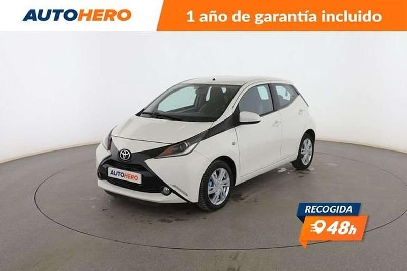 Blanco Usado 2015 Toyota Aygo X-play Utilitario | 8199 € (Un poco caro) - Imagen 1/3