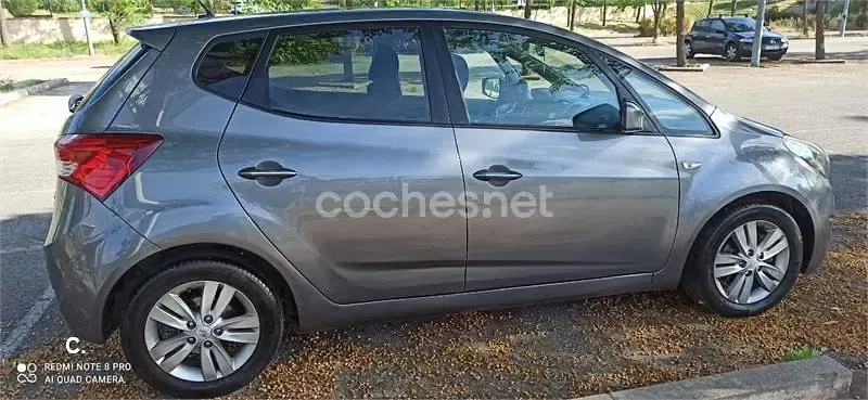 Usado Hyundai ix20 Comfort 77 CV (56 kW) 2011 Gris / plata Utilitario