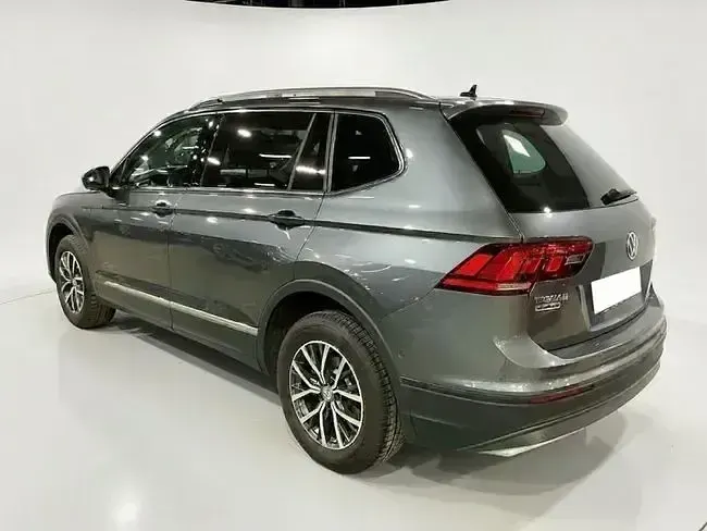 Usado VW Tiguan Comfortline 150 CV (110 kW) 2021 Gris SUV