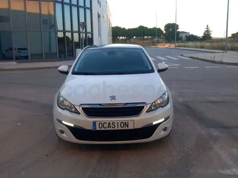 Usado Peugeot 308 SW Active 115 CV (84 kW) 2014 Blanco Familiar