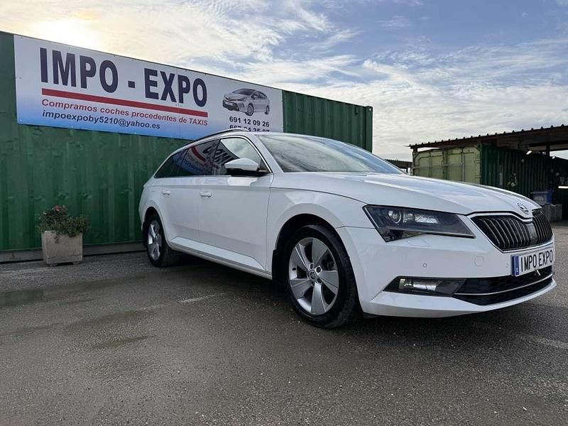 Usado Skoda Superb Ambition 150 CV (110 kW) 2016 Blanco Familiar