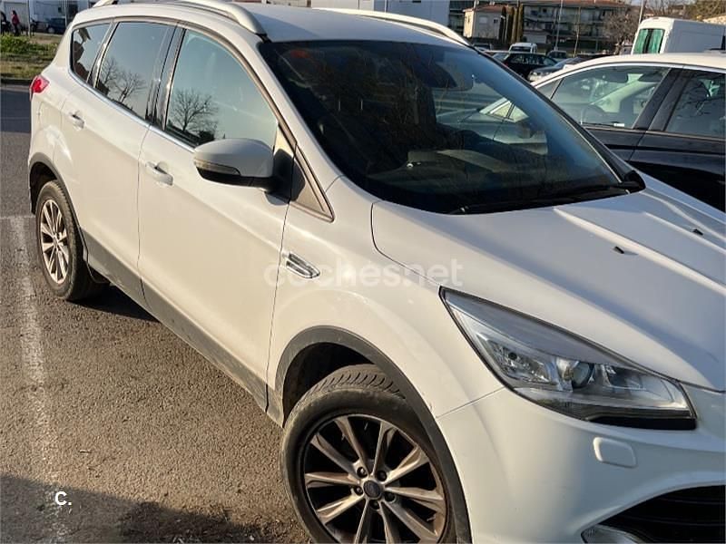 Usado Ford Kuga Titanium 120 CV (88 kW) 2015 Blanco SUV