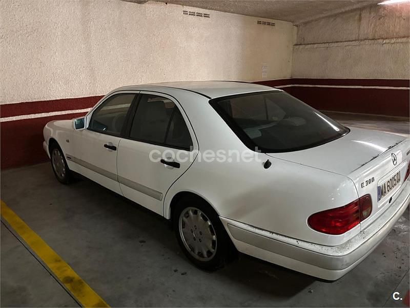 Usado Mercedes E300 Elegance 177 CV (130 kW) 1998 Blanco Berlina