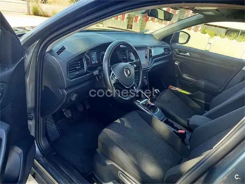 Usado VW T-Roc Advance 115 CV (84 kW) 2021 Gris / plata SUV