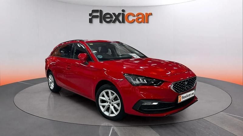 Usado Seat Leon ST Style 130 CV (95 kW) 2021 Rojo Familiar