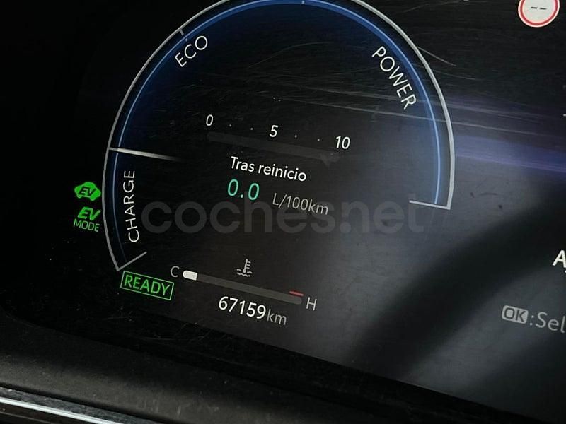 Usado Toyota Corolla Active 140 CV (102 kW) 2023 Gris / plata Familiar