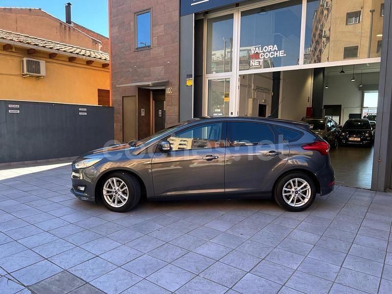 Usado Ford Focus Sport 120 CV (88 kW) 2015 Gris / plata Berlina