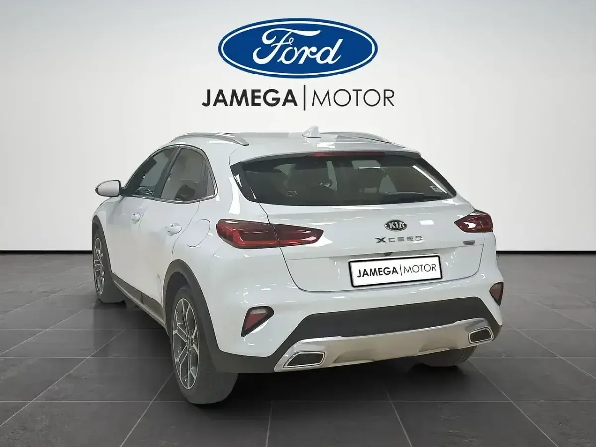 Usado Kia XCeed 136 CV (100 kW) 2021 Blanco SUV