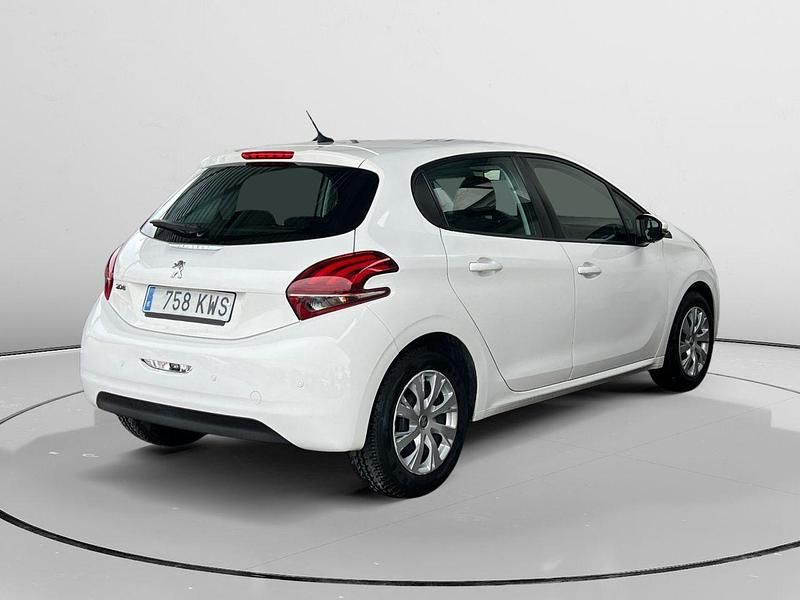 Usado Peugeot 208 Active 82 CV (60 kW) 2019 Blanco Utilitario