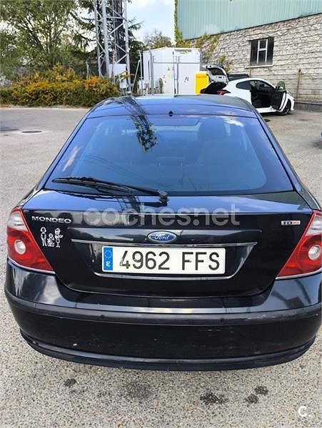 Usado Ford Mondeo Trend 130 CV (95 kW) 2006 Negro Berlina
