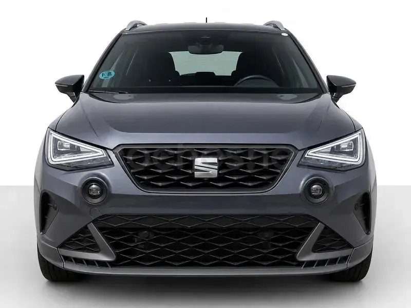 Usado Seat Arona FR 115 CV (84 kW) 2025 Gris / plata SUV