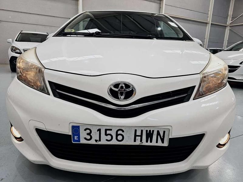 Usado Toyota Yaris Advance 90 CV (66 kW) 2014 Blanco Utilitario