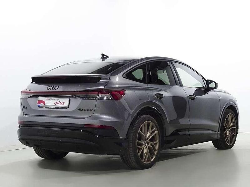 Usado Audi Q4 Sportback e-tron Ambiente 150 kW (204 CV) 2021 Gris SUV