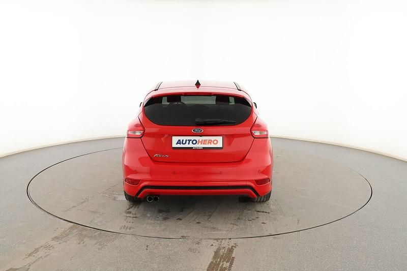 Usado Ford Focus ST-Line 120 CV (88 kW) 2017 Rojo Berlina