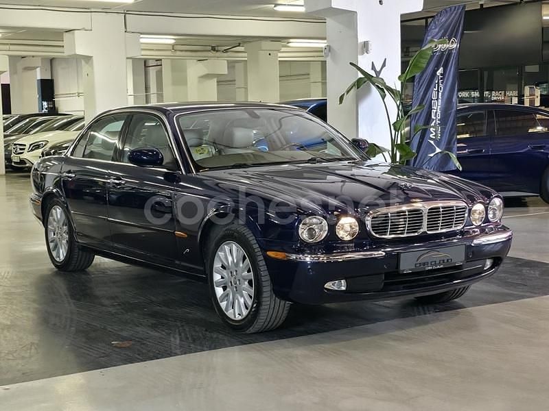 Usado Jaguar XJ8 Executive 300 CV (220 kW) 2004 Azul Berlina