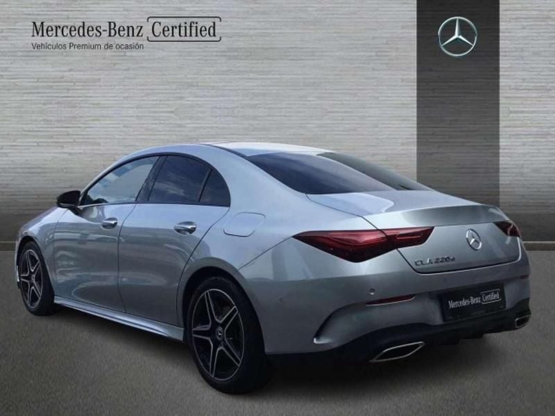 Usado Mercedes CLA220 190 CV (139 kW) 2025 Plateado Berlina