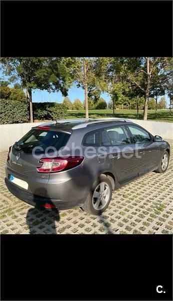 Usado Renault Mégane GrandTour Dynamique 130 CV (95 kW) 2010 Gris / plata Familiar