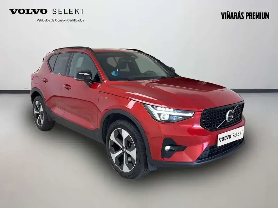 Usado Volvo XC40 Plus 197 CV (144 kW) 2024 Rojo SUV