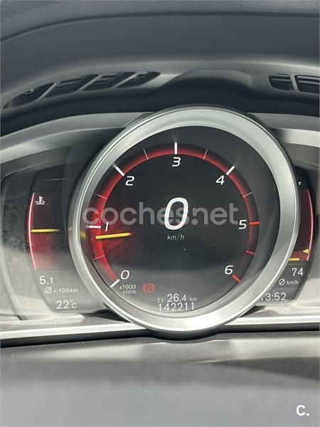 Usado Volvo V40 120 CV (88 kW) 2019 Negro Berlina