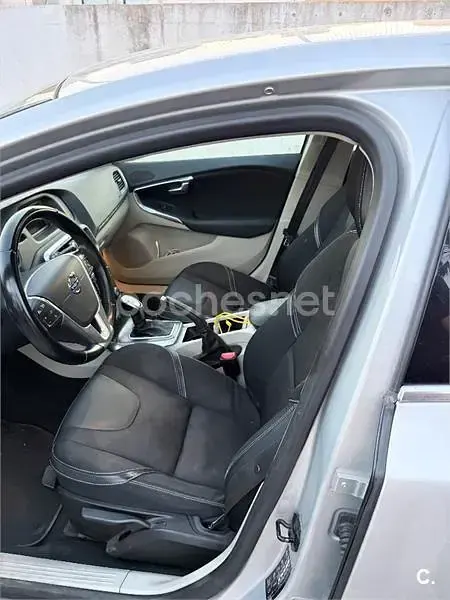 Usado Volvo V40 Momentum 150 CV (110 kW) 2013 Blanco Berlina