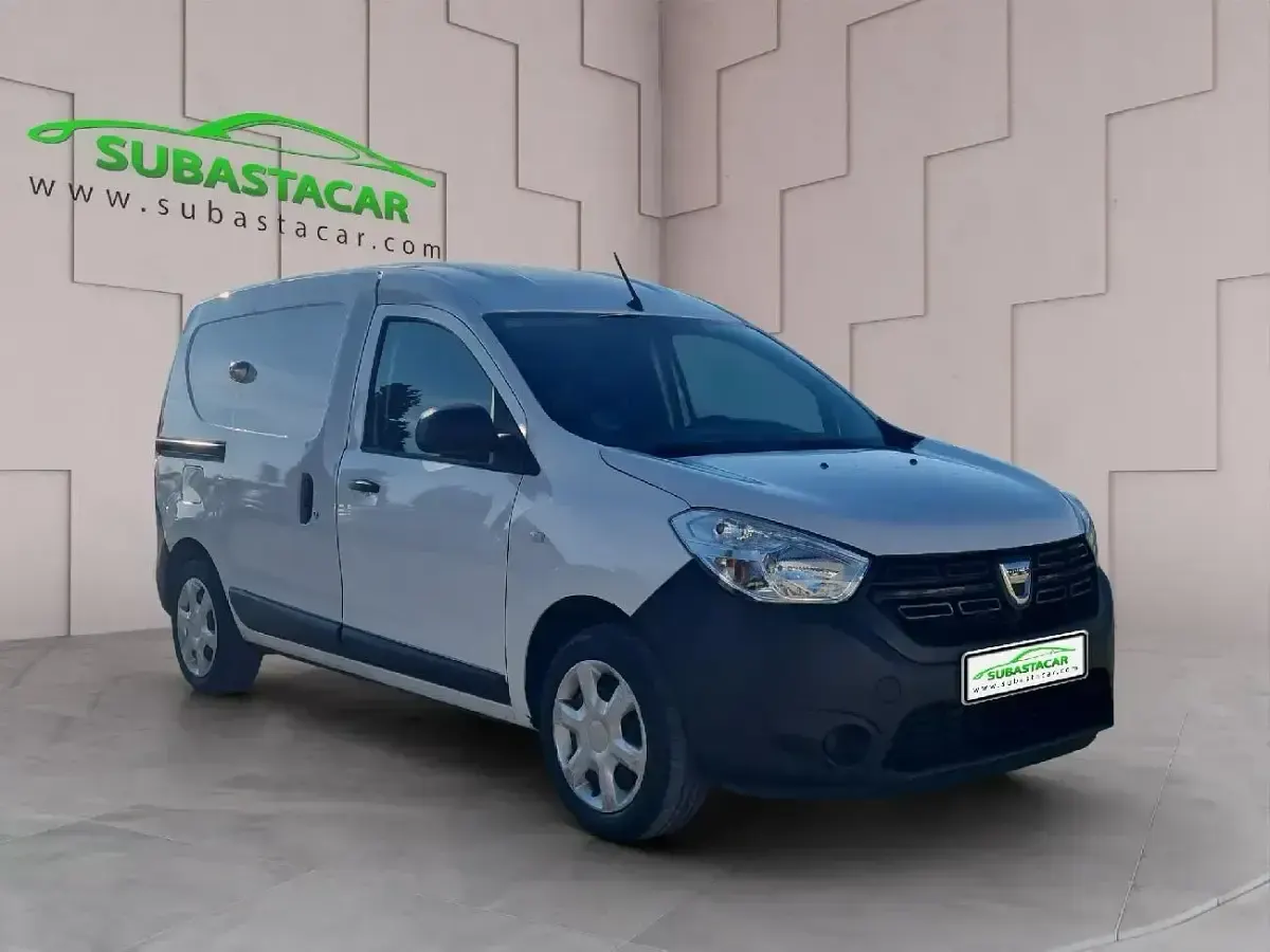 Usado Dacia Dokker Essentiel 110 CV (80 kW) 2021 Blanco Monovolumen
