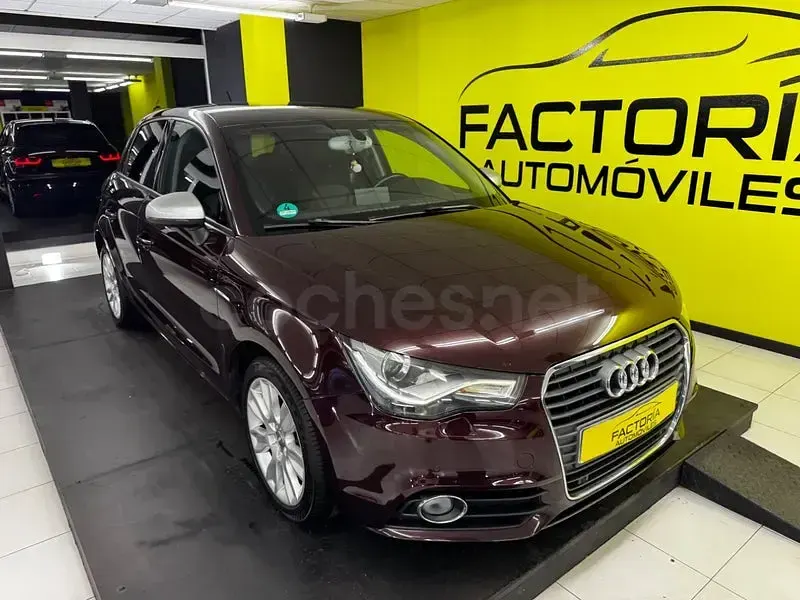 Usado Audi A1 Sportback Attraction 105 CV (77 kW) 2013 Granate Utilitario
