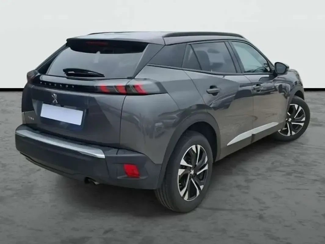 Usado Peugeot 2008 Allure 101 CV (74 kW) 2023 Gris SUV