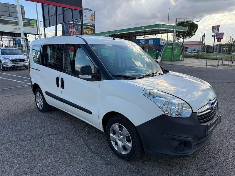 Usado Opel Combo Expression 90 CV (66 kW) 2015 Blanco Monovolumen