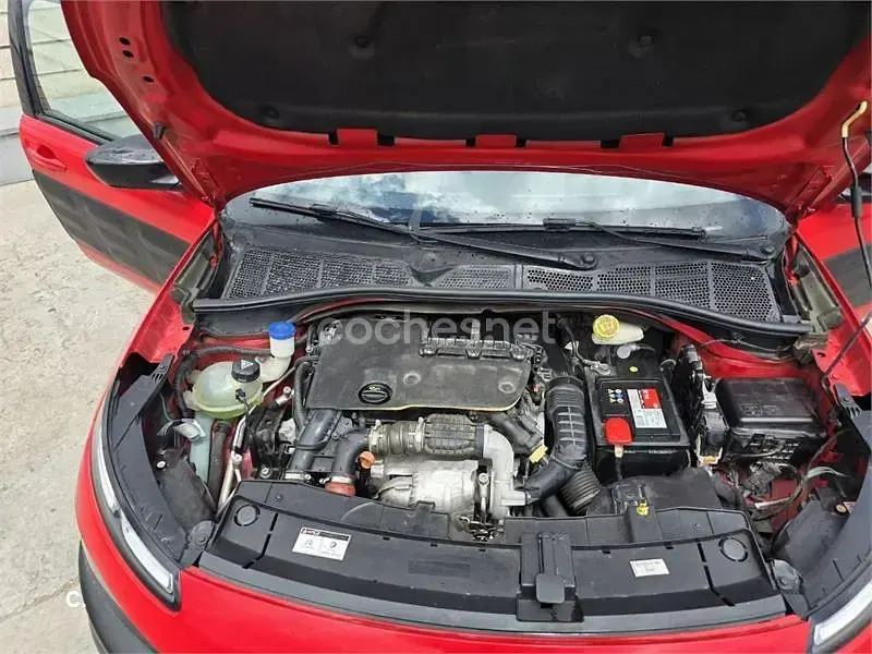 Usado Citroën C4 Feel 100 CV (73 kW) 2016 Rojo Berlina