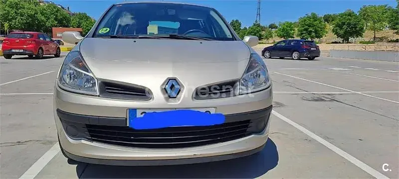 Usado Renault Clio II Privilege 85 CV (62 kW) 2008 Beige Berlina