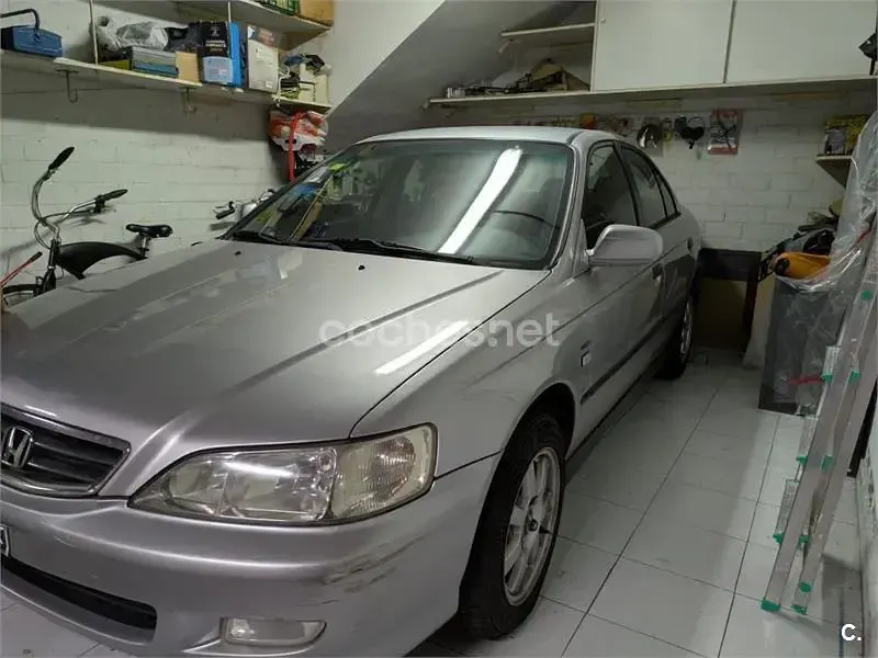 Usado Honda Accord LS 136 CV (100 kW) 2001 Gris / plata Berlina