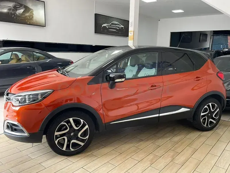 Usado Renault Captur Zen 90 CV (66 kW) 2016 Naranja SUV