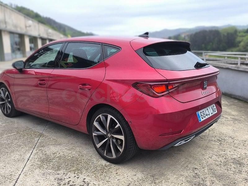 Usado Seat Leon FR 150 CV (110 kW) 2021 Rojo Berlina