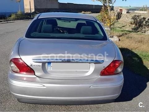 Usado Jaguar X-type Executive 130 CV (95 kW) 2004 Gris / plata Berlina