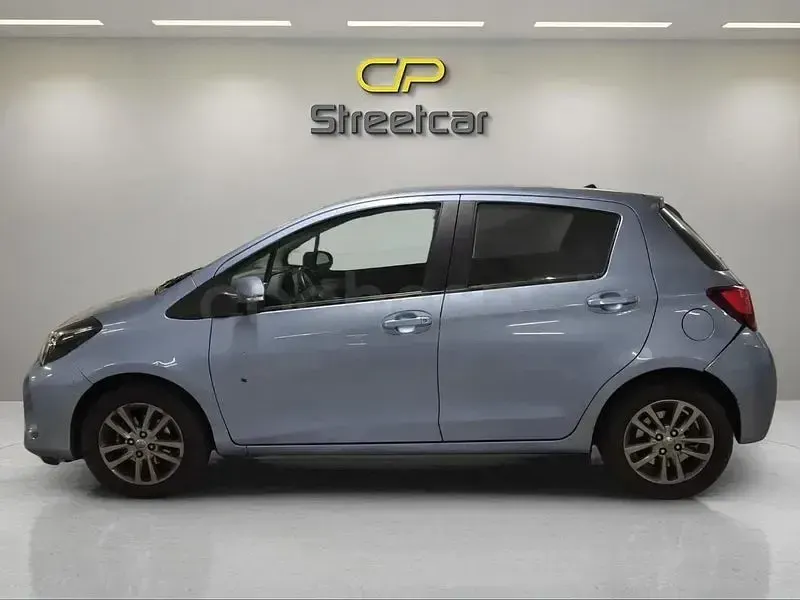 Usado Toyota Yaris Advance 99 CV (72 kW) 2015 Azul Utilitario