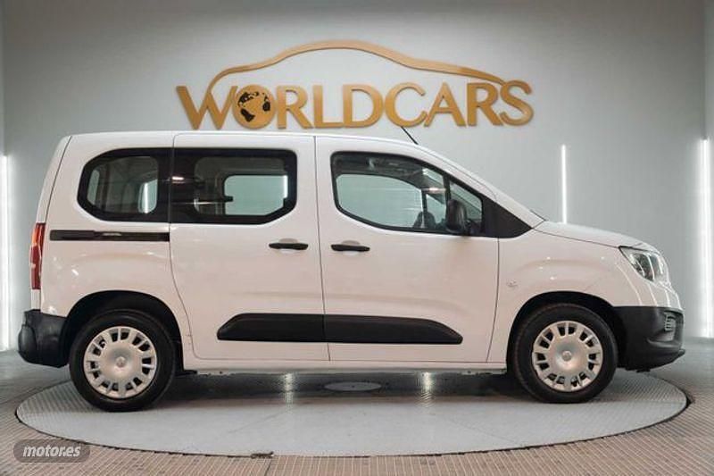 Usado Opel Combo Edition 100 CV (73 kW) 2022 Blanco Monovolumen