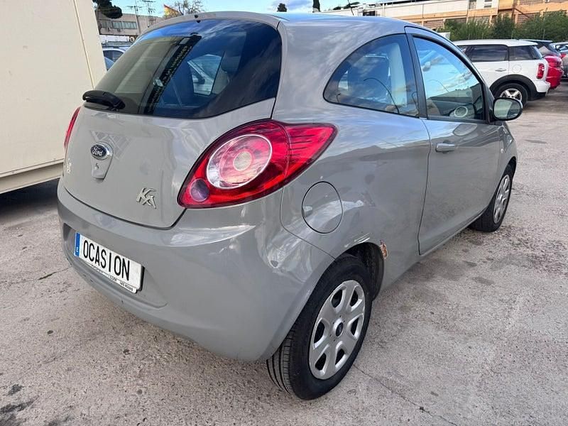 Usado Ford Ka 69 CV (50 kW) 2014 Gris / plata Berlina