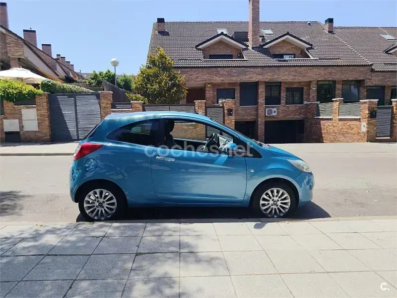 Usado Ford Ka 69 CV (50 kW) 2016 Azul Berlina