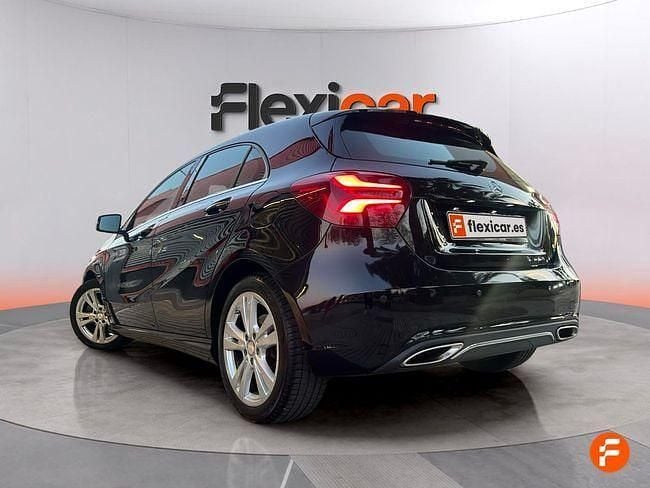 Usado Mercedes A180 Urban 122 CV (89 kW) 2017 Negro