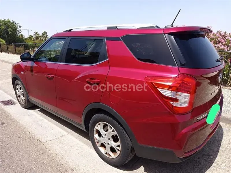 Usado SsangYong Tivoli 163 CV (119 kW) 2021 Granate SUV