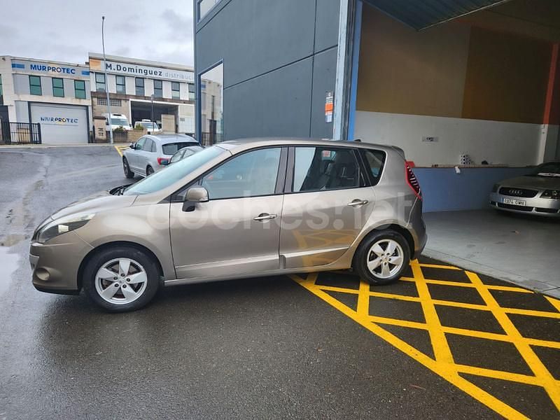 Usado Renault Scénic III Expression 105 CV (77 kW) 2009 Beige Monovolumen
